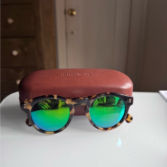 Illesteva Brown and Blue Sunglasses Retro-Inspired Design - Picture 2 of 4